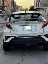 تويوتا CHR موديل ٢٠٢١ مكينه ١٨٠٠ بانزين  رادار امامي  كامره وشاشه اصلي...