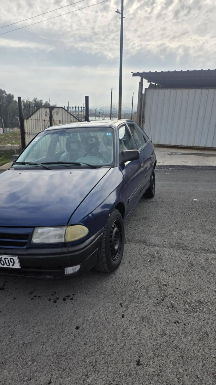 سلام عليكم للبيع اوبل استرا موديل 92
صبغ عام)(٤٢$) وبيها مجال 
حجم المحرك 18
كير توماتيك جمات كهراب 

قفل مركزي سلايت 
رقم وهزا جديدا نينوى سنويه 2030

كابون بانزين بيها 
كير ومكينه شرط 
***********
***********
العنوان موصل حي الحدباء
