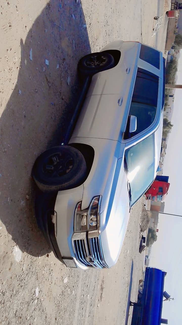 تاهو ساغ ساغ 2016دوبةي
فول مواسةفات بةس سلايت نيه 
دووبارچة سبوغي هةية سونةريم داناوه
گير و مةكينةو ئةكسلي. بةشةرت
دةعةموو ليدراوي نية
نرخي....135
كودي..هةية
***********
شوين كفري كيفري, ديالى

