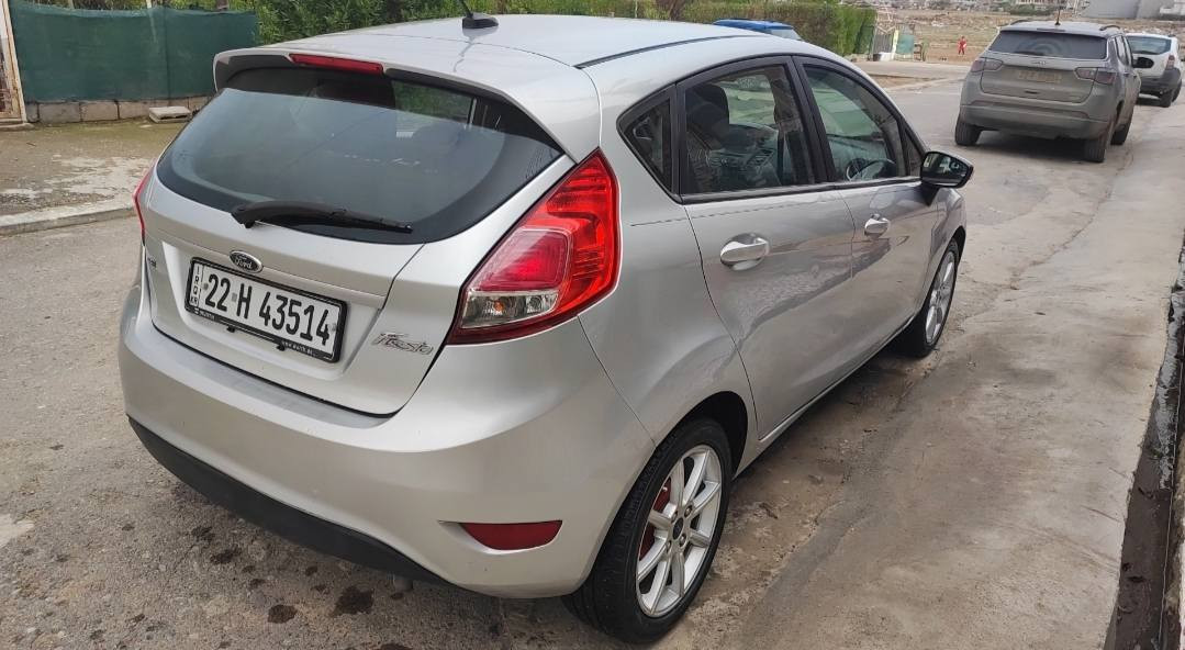 فۆرد فێستا 
مۆدێل ٢٠١٦
 شاشە گەورە 
گێڕ ئۆتۆماتیک 
ناو حەفت ڕەنگ
 چار جام کارەبایی
 بلاجیک تۆر
 سوکان ڤۆلیۆم
 تەحدید سورعە
 دژە خلیسک
 دوو سویچ
مەکینەی نەکرایتەوە ١.٦ 
تەبرید سارد و گەرم
 سەنەوی تا ٢٠٢٨ نوێیە هەزەی نوێیە.
بەس بۆنیدی بۆیاغە لەگەڵ چاملغەکی پێشەوەی ساردە کوتە ناوەوەی نەگرتیە  پەڕەشوتی نەتەقیە.
نرخی ٨٢ و معامەلە
ژ.م :  *********** أربيل, العراق
