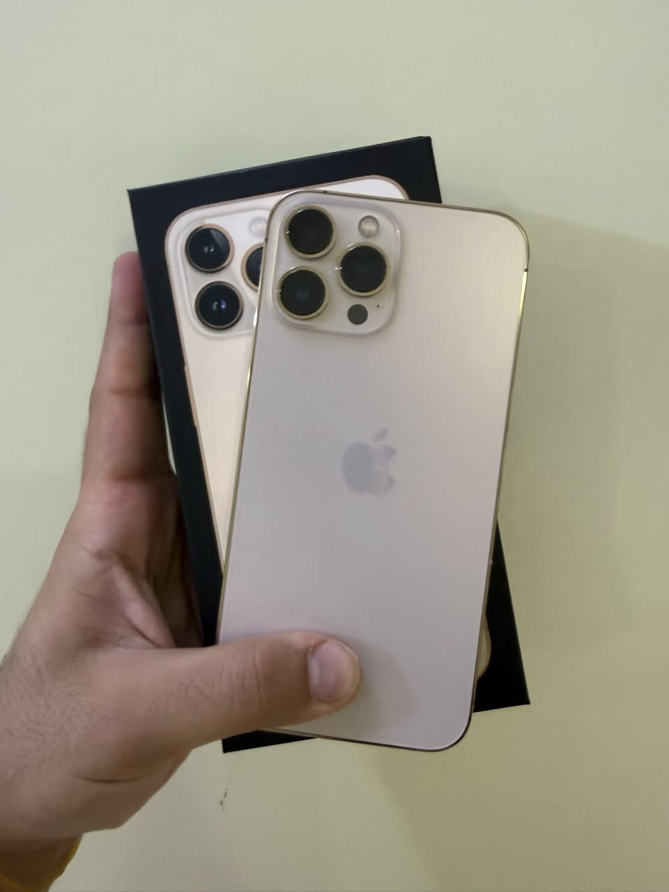 السلام عليكم 13pro max         ذاكره ١٢٨   بطاريه 83 الجهاز بلادي نضافته 100/100             الدوانيه قضاء الشاميه.   ***********. سعره ٦٨٠   مع الكارتون والكيبل
