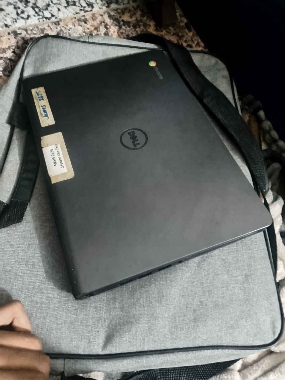 💻 Laptop Dell Chromebook – بحالة ممتازة
لابتوب Dell Chrome عملي وخفيف وسريع للتصفح والدراسة واليوتيوب 👌
مرتب ونظيف ويشتغل بدون مشاكل بالنظام.
🔹 مناسب للطلاب
🔹 بطارية جيدة
🔹 شاشة واضحة وحجم مناسب
🔹 خفيف وسهل الحمل
⚠️ ملاحظة مهمة: مدخل الشحن يحتاج تصليح (عطل بسيط وقابل للإصلاح عند أي محل صيانة).
💰 السعر: 60 ألف دينار فقط
السعر مناسب جداً مقابل الجهاز 👌
للمهتمين مراسلة خاص ✉️ بغداد, العراق


**إذا كنت صاحب هذا الإعلان وتريد حذفه لأي سبب، رجاءا أرسل رسالة إلى الدعم الفني**