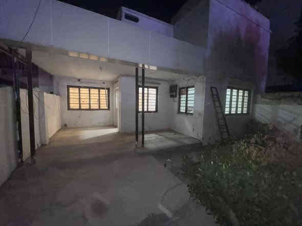 دار للايجار في الحارثية 
السلام عليكم 
دار للايجار سكن عوائل فقط او تجاري في الحارثية محلة ٢١١ الفرع المطل على شارع المعرض (فرع جامع القبنجي)
كهرباء وطني ٢٤/٧ خصخصة
كهرباء وماء معزولة وليس مشترك
واجهة 8 ونص متر
غرفة نوم كبيرة 6*4
غرفة نوم وسط 4*4
صالة كبيرة 5*4
مطبخ كبير 4*3
حمام + تواليت
كراج وحديقة خارجية
يحتوي على تانكي وماطور بوستر وسخان ماء  ومراوح سقفية

سعر الايجار مليون وربع للسكن
مليون ونص تجاري

للاتصال : *********** - ***********
