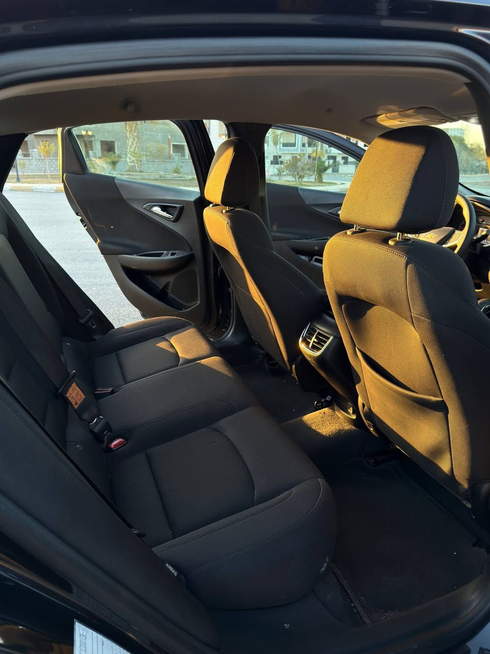 السلام عليكم
للبيع ماليبو 2023  
المسافة المقطوعة 56miالف
الضرر // جانبي بجم كبس خلف كبس بدون ايرباك بدون قطرة دواخل .
 تبديل باب بلاد و تعديل هلال فقط 
 صور الحادث مرفقه 
رقم سليمانية 
 (صدر گير محرك حجر بيئة كهربائيات 100٪؜  ) 
المواصفات 
🔴 بصمه ابواب + جنطه
🛑محرك 1500 توربو ✈️
🔴تحديد مسار
🔴قياده ذاتيه
🔴 رادار امامي 
🔴سايد بريك بصمه
🔴مانع انزلاق
🛑 اوتو بريك /توقف ذاتي عند الاقتراب 🚳
🛑شاشه كبيره تدعم 📲Android Auto/car play
🛑خرائط Gps📌
🛑كامره خلفيه 📷
🛑كروز مثبت سرعه
🛑شاشة ضبط واعطال بل دشبول 
🛑حساس اطارات
🛑4 دسك/ Abs
🛑 انارة اصفر بلاب للعالي ولناصي لايت نهار
 السياره جاهزه ونظيفه جداً بدون نواقص
ديالى /خانفين 
للتواصل 
***********
