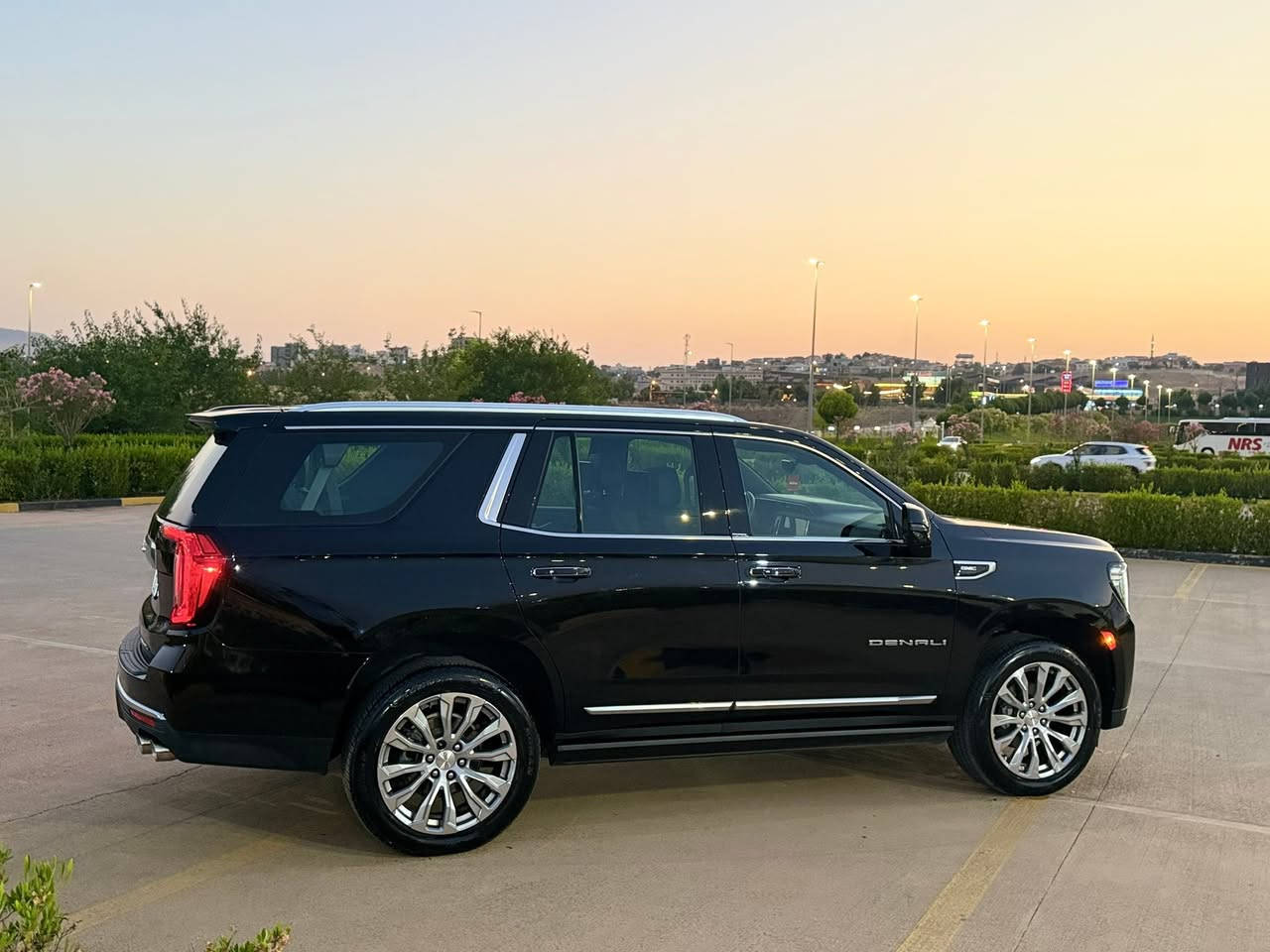 ﷽
‏‎ماشاءالله تبارك الرحمن 
للبيع جيمسي 2023 
Yukon Denali 
انضف دنلي ب هذا موديل
ماشيه فقط 40 الف كيلو حقيقي 
ضمان شركه منصور ٥ سنوات و سيرفس بلاش 
كير ، محرك كهربائي كل بشرط 
سياره مكفول كفاله عامه حتى دعاميات 
محرك ٦٢٠٠ ، كير ١٠ نمر 
‎فول موصفات 
مواصفات كادلاك 
‎داتا شو كبير ، رادار جانبي خلفي امامي ، رادار ،مانع تصادم  امامي ، رادار مانع تصادم خلفي ، خمس كامرات ، خمس بصمات
كشنات تبريد تدفأه خزن وكهرباء ، كشن رجاج تحذير ، كشن خلفي تدفئه ، كشنات الخلفيه كهرباء ، لون الكشنات قهوائي اسبريسو مميز جدا ، جنطه كهرباء
شاشات خلفيي 🖥️ ، ستيرن كهرباء ، بانوراما ، كيجات شاشة الكتروني . دوسات كهرباء ، فور ويل ، اربع انضمه قياده ، جكات
‎ جمسي دنالي اعلي فئه ب جمسي
‎ثلاجه ، شاحن ويار ليس
مكان / سليماني 📍 
رقم تليفون 📞 ***********
