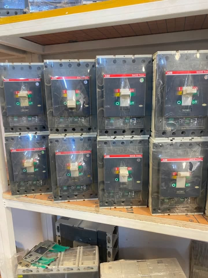 كونتكترات + قواطع Schneider / ABB**
**جميع الأحجام متوفرة من 100 أمبير إلى 3200 أمبير**

✅ **بضاعة أصلية - منشأ فرنسي**  
✅ **ضمان سنة كاملة**  
✅ **أسعار جملة خاصة لأصحاب المحلات والمشاريع**  

**المتوفر حالياً:**  
- كونتكتر Schneider TeSys  
- قواطع MCCB - ACB Schneider + ABB  
- قدرات: 100A - 125A - 160A - 250A - 400A - 630A - 800A - 1000A - 1250A - 1600A - 2000A - 2500A - 3200A  
- كويل 220V / 380V حسب الطلب

**الكميات محدودة والأسعار تنافسية جداً**  
للحجز والاستفسار:  
📞 [رقمك]  
📍 [عنوانك]  
الاتصال ***********واتساب 
🚚 يوجد توصيل لجميع المحافظات
ا
#كهربائيات #قواطع_كهرباء #شنايدر #ABB #كونتكتر #مشاريع_كهربائية #أسعار جمله
