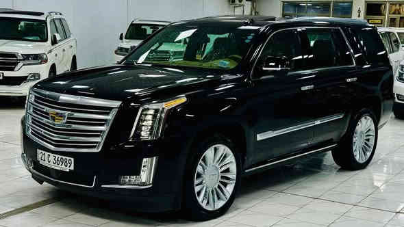 للبيع كاديلاك اسكاليد.بلاتينيوم. 
السياره مواصفات بلاتينيوم.فول الفول اعلى فئة بالكاديلاك داخل بيجي. ✈️✅

 السياره لون اسود♠️

موديل 2020

السياره خليجيه مكفولة كفالة عامة وكاله المنصور السيارة جديده بحاله الوكاله  

المواصفات📱👇🏻

🔵1-عداد المسافات⬅️37ألف  

🔴2-كشنات مساج 

🔵3-داخل بيجي.

🔴4-داخل ملكيVIP

🔵5-السياره4شاشات 

🔴6-كشنات تدفأة تبريد 

🔵7-فور ويل 

5️⃣بصمات 🔴

🔵9-الكشنات الخلفيه تدفأة 

🔴10-شاشه كبيره 

🔵11-قاصه 

🔴12-تحكم جهتين 

🔵13-داتاشو. 

🔴14-بصمة

🔵15-كشنات جلد

🔴16-جنطه جلاق 

🔵17-لد بالابواب 

🔴18-دوسات اوتو 

🔵19-ويل2️⃣0️⃣

🔴20-رادار امامي خلفي 

🔵21-وقوف تلقائي عند التقرب من جسم. 

🔴22-سقف شاموا اسود. 

5️⃣ كاميرات🔵

وباقي المواصفات المعروفة للبلاتينيوم. 
للاتصال / ***********
مكان السيارة بغداد _اليرموك
