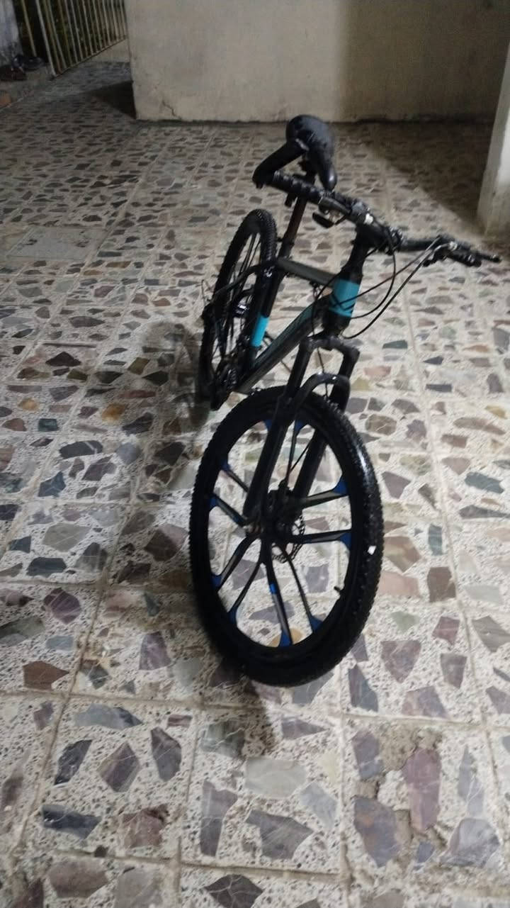 بايسكل للبيع كربلاء السعر مناسب التواصل واتساب او مراسلة ماسنجر ***********
