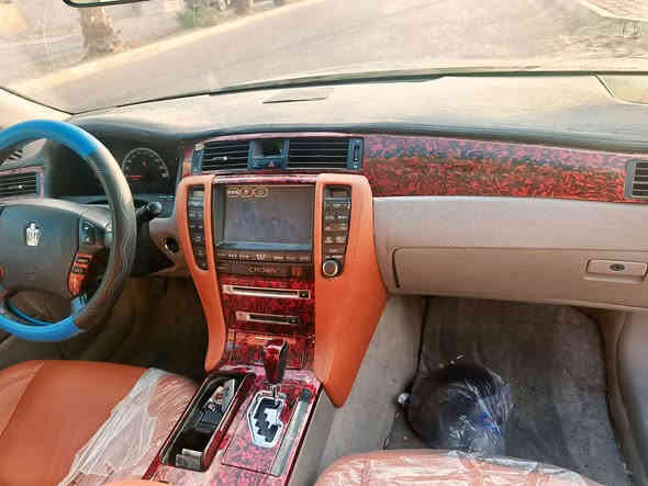 شاهانە مووس

ڕەنگی ڕەش2006

دووگمه2
گێرومەکینەی گەورە
ناو قەیسی 
کامیرەو شاشە
4تایەو ویل لۆکی لەژێردایە
مووشتی لیکززە
هیچ دەعم و لێدراوی نیە
ناو سندوقی کامل
سەیارەکە هین ماڵی خۆمە معرز نیە هیچ عەیب و عارێکی 
نیە

56گڵاو مەعامەلە 
شوێن کەلار.ڕزگاری  ***********
