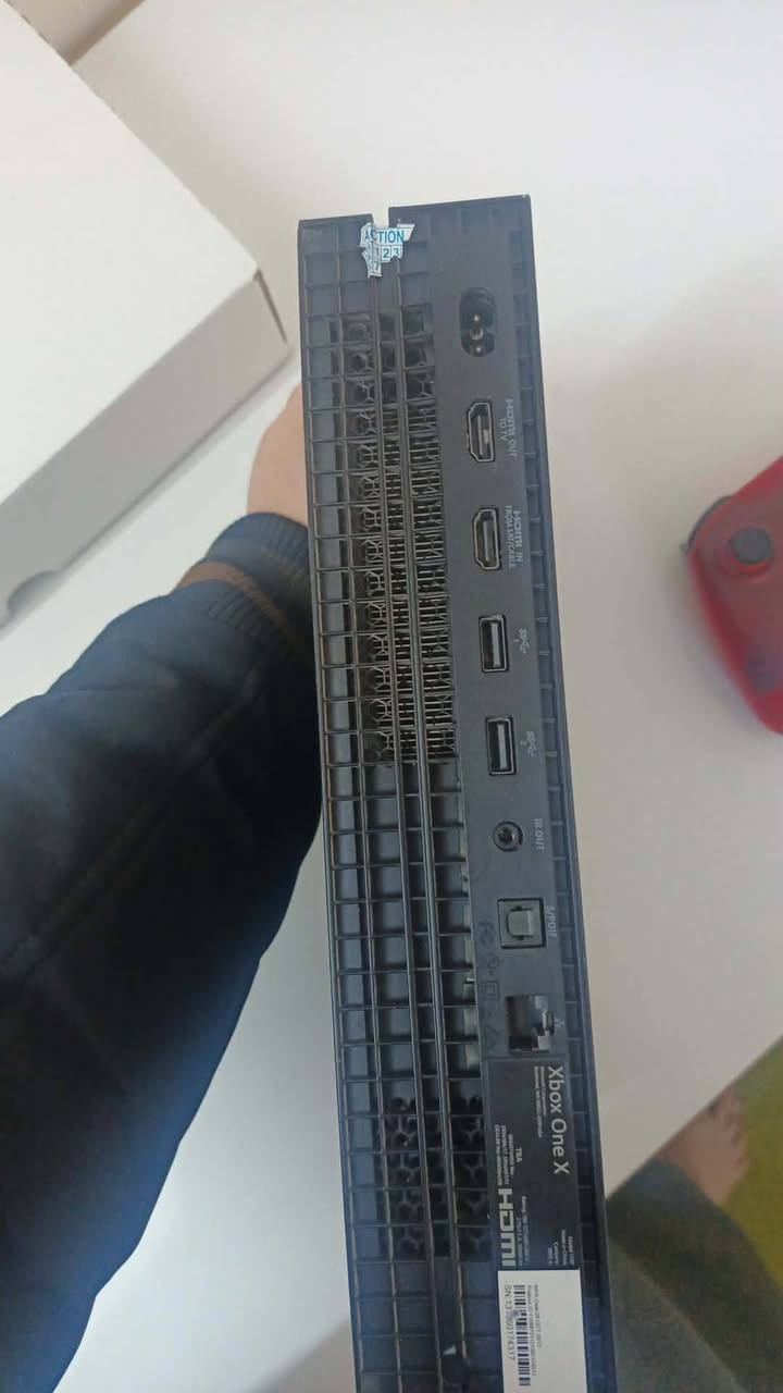 السلام عليكم اخوان 
جهاز XBOX ONE X 
1T
يدتين كيم سير احترافية 
عدة العاب بس لازم اشتراك كيم باس
مع العاب مجانية 
يوجد توصيل 
للتواصل خاص


**إذا كنت صاحب هذا الإعلان وتريد حذفه لأي سبب، رجاءا أرسل رسالة إلى الدعم الفني**