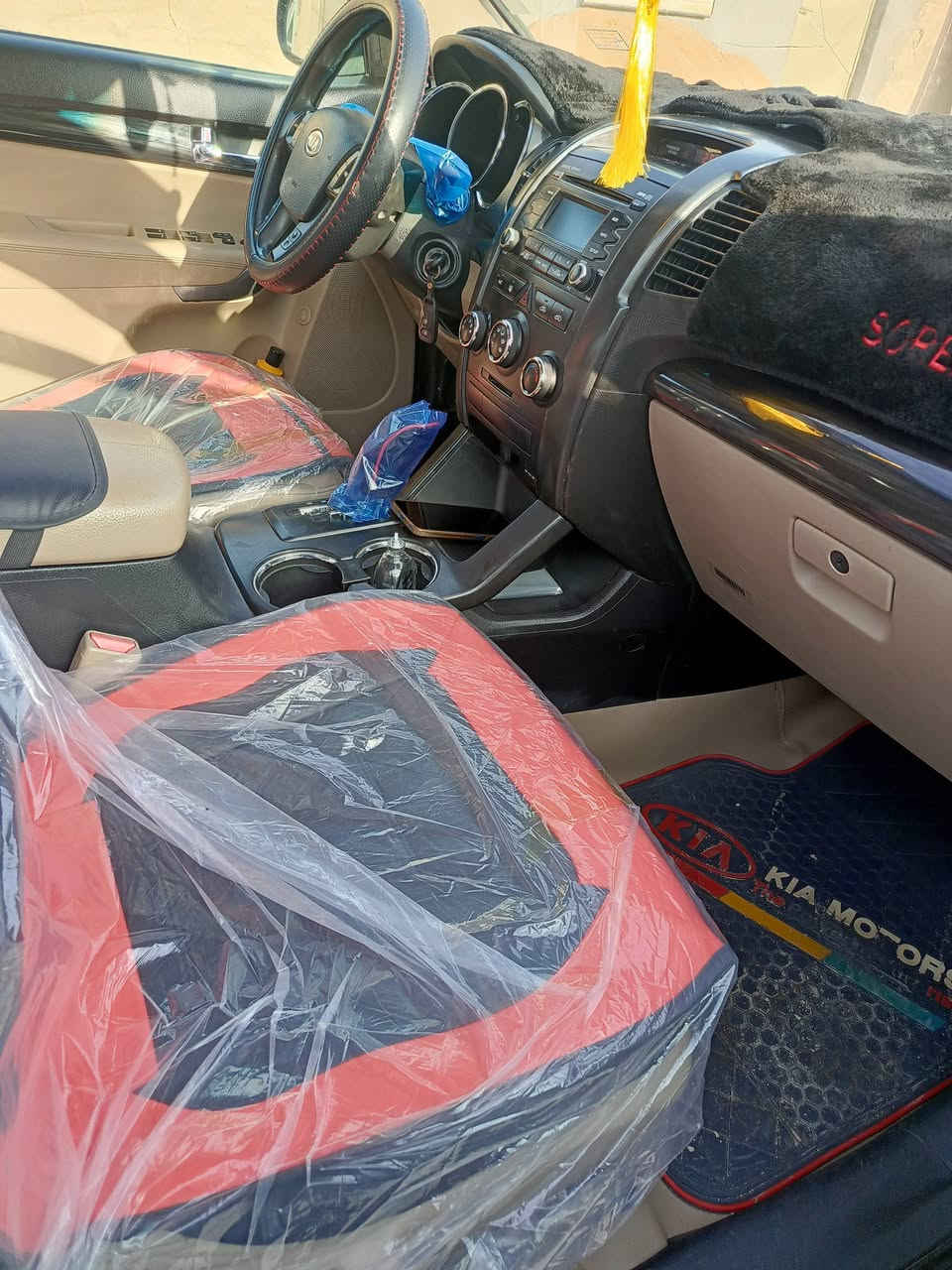 السلام عليكم سورنتو موديل 2012 امريكي كلين بدون حادث 6 سلندر  ولا قطرة صبغ مكفوله 7 راكب 3 قطع تبريد فول مواصفات عدا البانوراما تخم تاير سياره جديده السونار موجود السعر 150 ورقه وبيها مجال هاتف ***********
