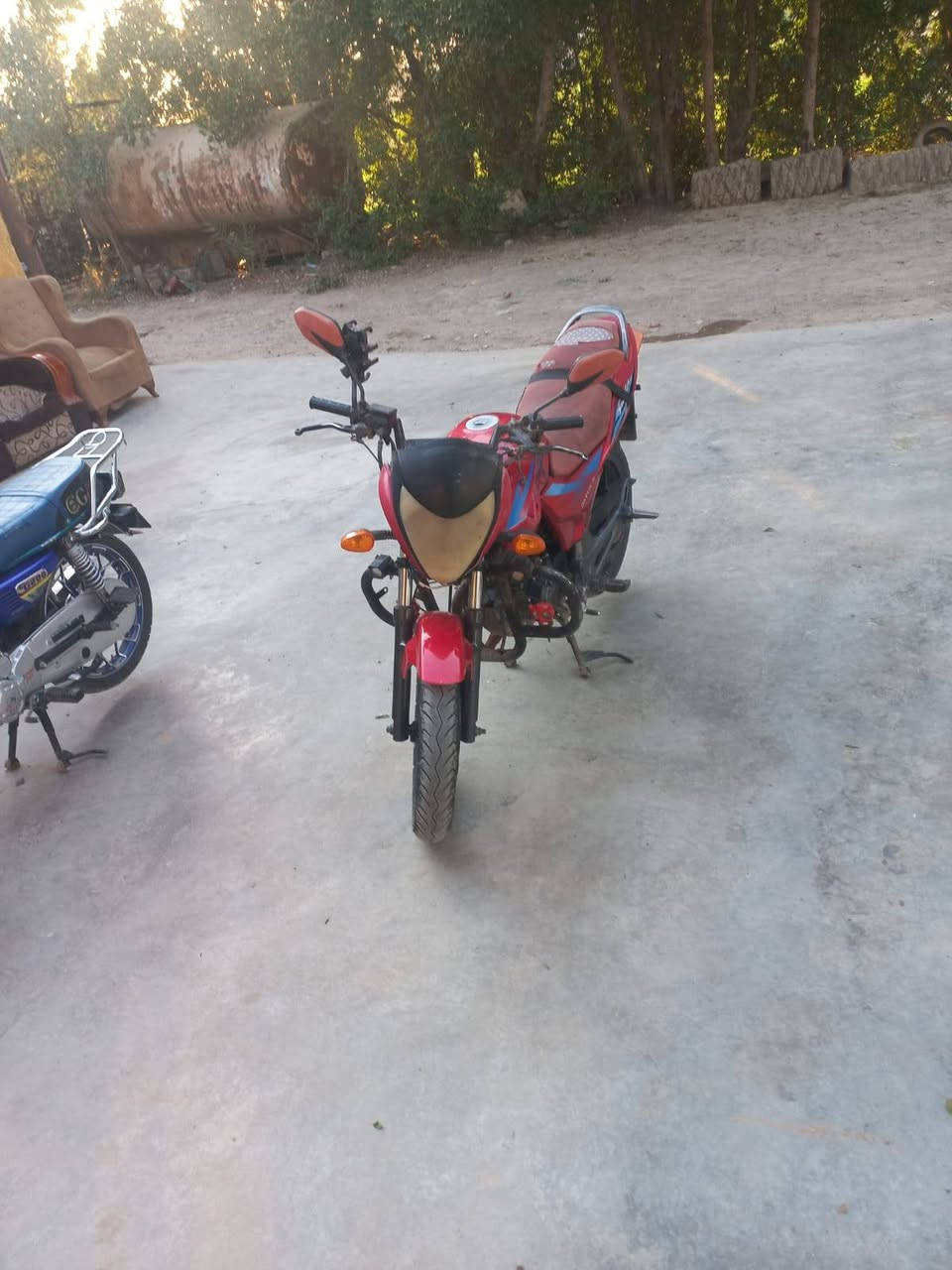 سلام عليكم دراجة دايوان باندة مديل ١٥ محرك بلادي كل صوت ما بيهة تجي وشوف بعينك اوراق موجودة عوزهة شوي ترتيب. كهربائيات شغالة نكرة بكل وقت  
لمكان بغداد ناحية لوحدة قرب بسماية  لسعر. (٨٠٠) بيهة جمال حك لجية رقم ***********
