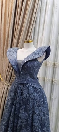 فستان • مستعمل • قياس ٣٨-٤٢