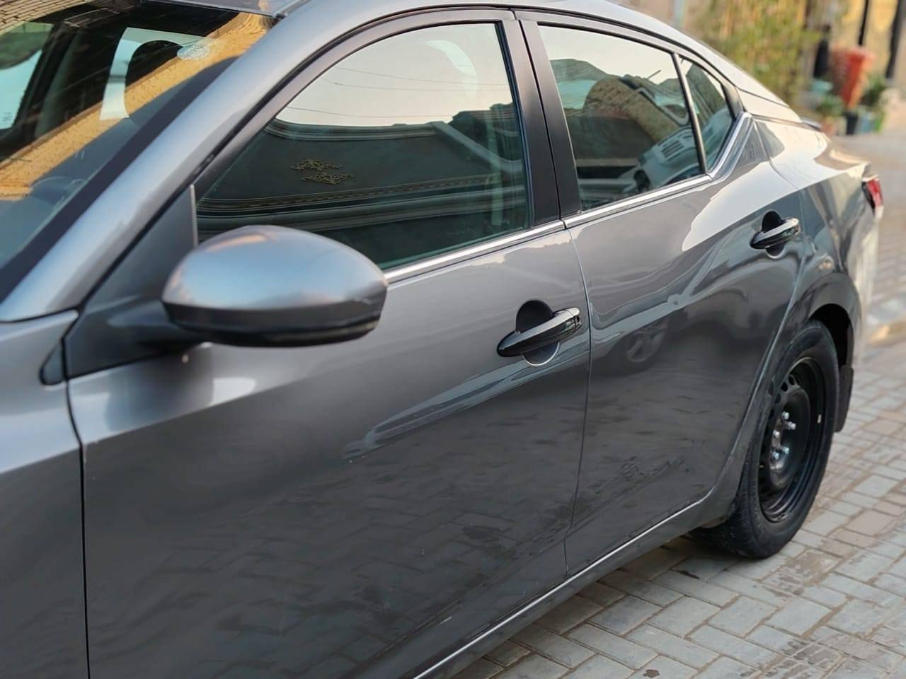 🔥 للبيع نيسان سنترا 2022 S – نظافة تامة ومواصفات 🔥
السلام عليكم

🔥 للبيع نيسان سنترا 2022 S – نظافة تامة ومواصفات فل
السونار مرفق مع الصور بيها دحجة بالصندوق هم واضحة 
 سيارة عملية، اقتصادية وشكلها هيبة…  👌
🚘 محرك 1.6 اقتصادي جداً وعزم ممتاز
⚙️ قير CVT ناعم بدون أي ملاحظات
🔑 تشغيل بصمة + دخول ذكي
🖥 شاشة لمس كبيرة + بلوتوث + USB
📷 كامرة خلفية واضحة
🛣 نظام تحديد مسار (Lane Assist)
🚨 نظام نقطة عمياء (Blind Spot)
🛑 فرملة طوارئ أمامية + تحذير اصطدام
🎯 مثبت سرعة
💡 أنوار LED حديثة
🎵 تحكم من المقود
🛡 وسائد هوائية متعددة + أنظمة أمان متكاملة
❌ بدون فتحة سقف
✨ سيارة نظيفة جداً استخدام شخصي
✨ جاهزة للمشي وما تحتاج فلس
✨ شكل عصري وهيبة عالشارع
✨ اقتصادية بالبنزين ومناسبة للمشاوير اليومية والسفر
السعر مناسب وقابل للنقاش للجادين فقط 💰
130$ 
العنوان الشعب حي البساتين
***********
متوفر اتصال واتساب
