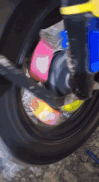 عمي سلام عليكم الكم بايسكل شحن للبيع السعر 130البايسكل شغال تجي تفحصه بي ضرر بل كفرات ول نمره الثالثه ما تشتغل للتواصل ***********
