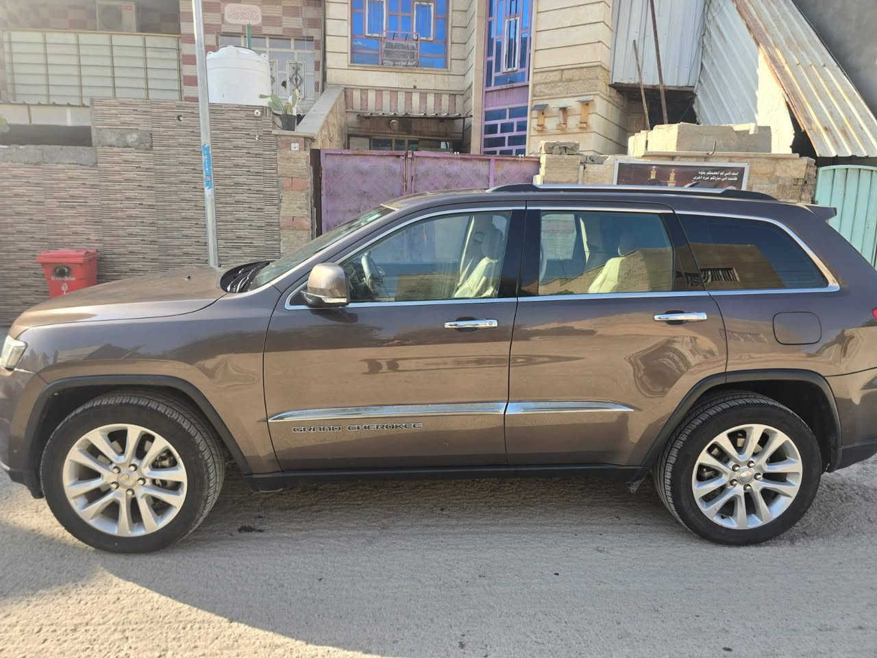 لمتد فول الفول 
رقم بغداد مميز ,,,مكفولة من تبديل اي قطعة ومكفولة من الصبغ
تخم تاير ودسكات وباتري كلة جديد
بيها ملاحظات بارد وتكحيل بالكارت 
مبدل بساتم 2014 يعني ترتاح من مشاكل المحرك+ بيها منظومة غاز اضافة ايطالي
سيارة جديدة جدا وعلى ايد وحدة لتقارنها ويا المهجومات

مكانها شارع فلسطين
*********** واتساب
