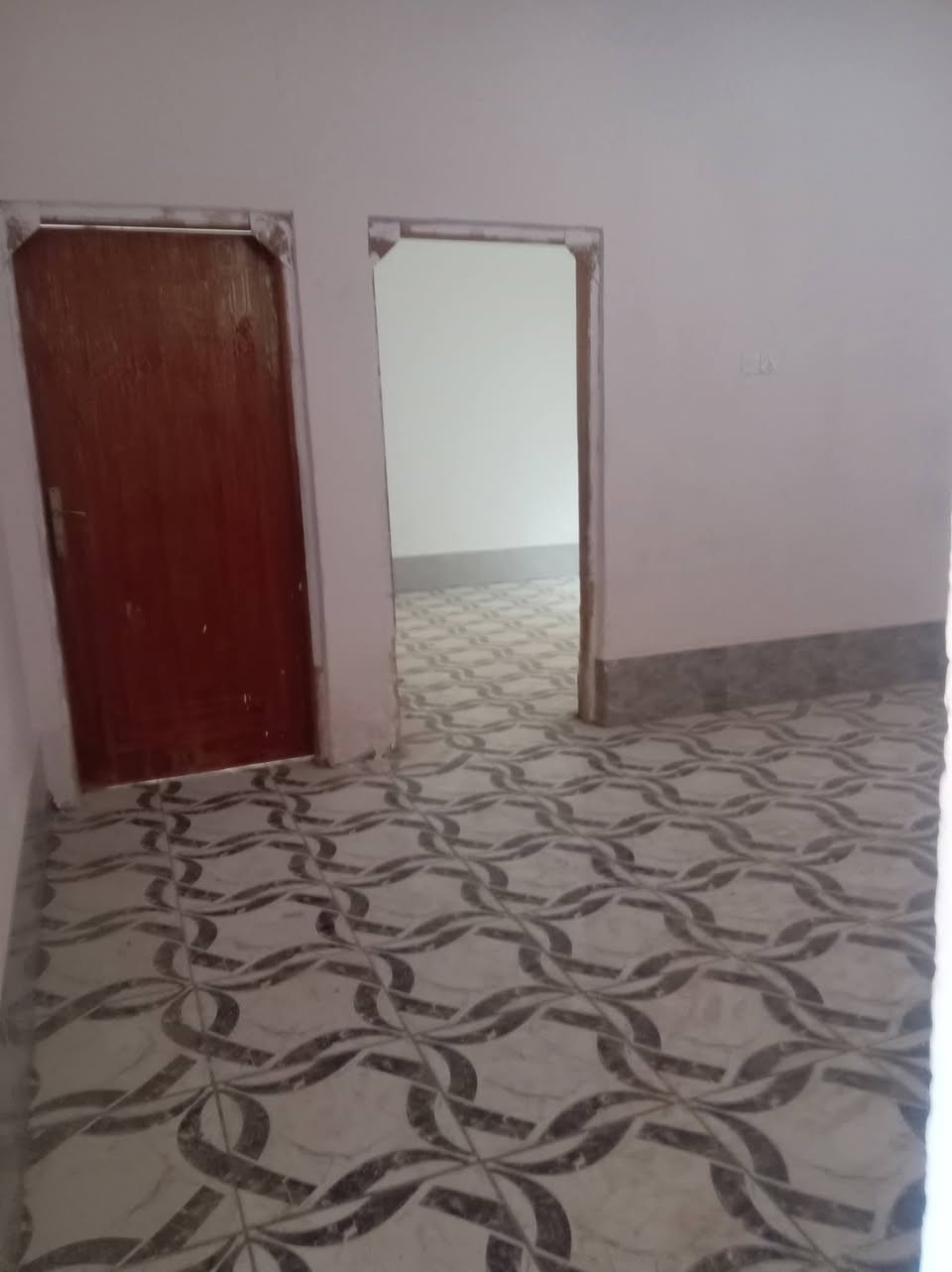 الإيجار مشتمل حي الحكيم   مساحته ١٢٠ غرف نوم وهول استقبال مطبخ بشارع  الوائليه مدارس ابتدائية  يبعدن عني الشارع ٢٥٠ متر    الاتصال واتساب ***********
