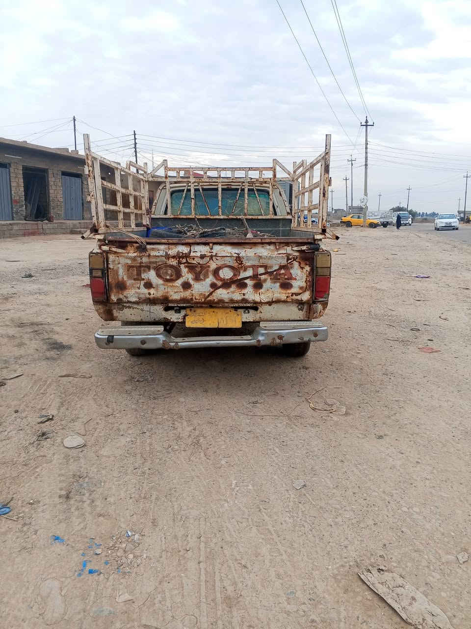 السلام عليكم بكم 80 للبيع مسجل بس ماندل راعيو كير شرط محرك يصرف قليل اكسن جديد باتري جديد شقال جاهز شقل وطلع ***********
