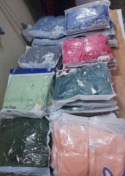 اوفر قديفه وفرو جديد 
من سنه الا سنتين 
القائم حصيبه حي الجمعيه قرب المستوصف 
***********
