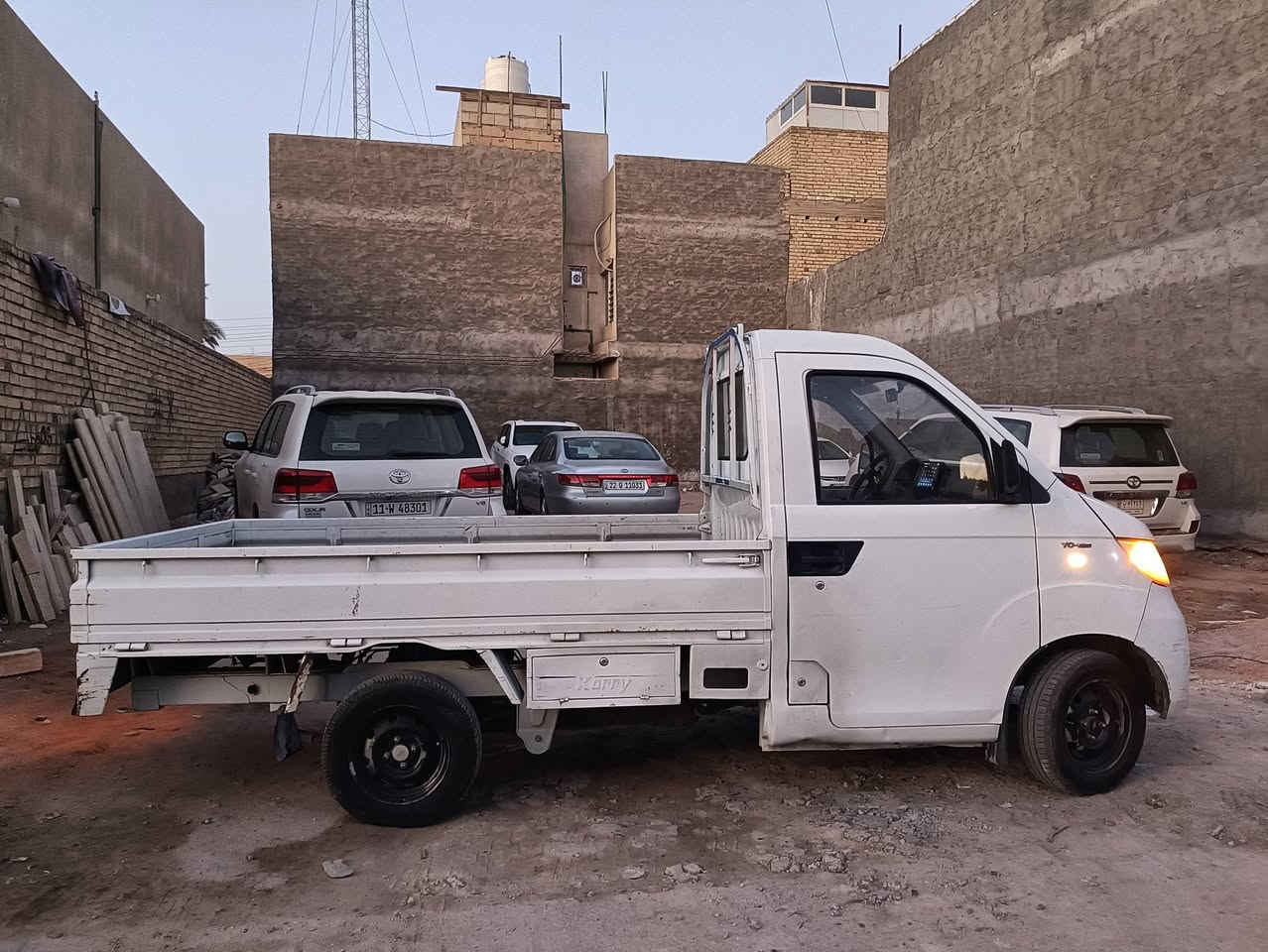 شيري حمل موديل 13 السيارة بحالة الشركة ممشى 49 الف فقط 
باسمي السيارة ع ايدي تخبل وناعمه مكانه كربلاء ورقمه كربلاء 
بيع او مراوس بسيارة ناصية وفرق موجود السيارة سعره كلش رخيص 46 ورقه 
***********
