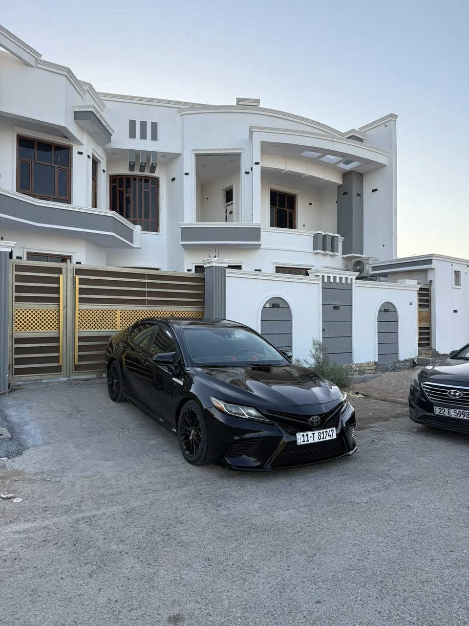 سلام عليكم
1كامري se
2موديل 2019 
3وارد امريكي 
4لون اسود 
5 داخل جلد 
5كشانه كهربائيه 
6شفتات سترين 
7رادار 
8توقف ذاتي 
9حساسات اماميه خلفيه 
10كامره خلفيه HD
11تخم تاير جديد 
12 محرك مبدله جديد 
13 صدر كامل قبل سبوع شاده 
14حادث امريكا جاملغ بنيد كلش خفيفه ضربته موجود صور 
15 هنا نضرب عندي جاملغ خلفي ابو دراجه ضربه بصيطه ونصبغ مكانه 
16 وبيه شخط بل تكمه اثناء التفريغ سياره مابيه ضربه قويه سونار قبل يومين اخذته موجود 
17كير محرك كفاله 
18 مكفوله من عيب الشرعي 
19 السعر159بيه مجال قليل
20 مكاني الانبار عامريه صمود 
21 ترهم مراوس حسب قناعه 
22رقم بغداد 
23رقم الهاتف 
***********
يوجد وتساب ع هاذا. الرقم
