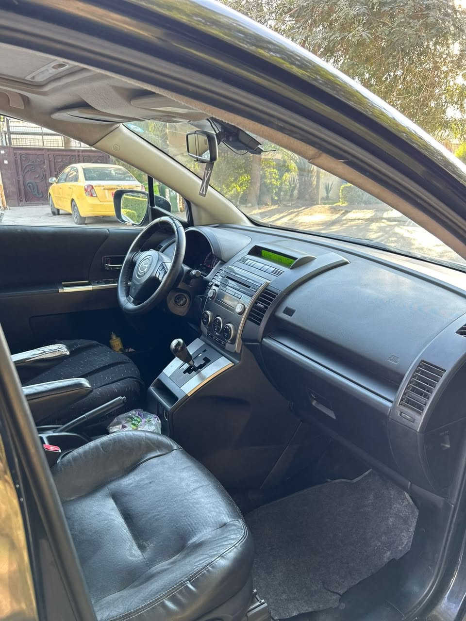 مازدة زوم 5 2008 
كير ومكينة خير من الله 
صدر تبريد تايرات كلها جاهزة 
السيارة حادثها جاملغات سرقة 
فتحة بيها قطنتين صبغ كهربائيات كلها بلادية 
السيارة جاهزة من كلشي  
رقم سليمانية بسمي تريد وكالة تحويل 
السعر 76
مكاني بغداد حي الجامعة 
***********
