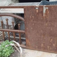 باب • ١٩٠×٨٥ سم • بغداد