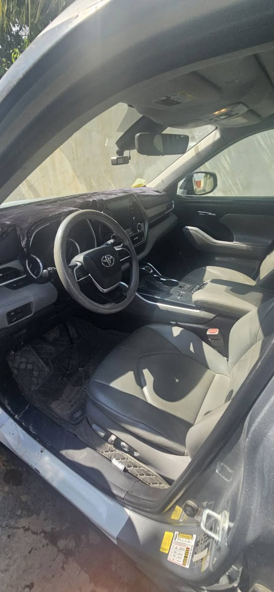 سلام عليكم هايلندر للبيع 22 فول مواصفات XLEمحرك 6سلندر كشانه في اي بي تحكم ستيرن قياده ذاتيه  نقطه عمياء  ردار جانبي  مانع تصادم  رقم بغداد دولي بسمي. حادثه جاملغ ايمن. وشويه براس البنيد  جنطه كهرباء تخم تايرات  اللون سلفر وبعد الهوايه مواصفات   السعر.285 وبيها  مجال   للاستفسار هاتف @***********
