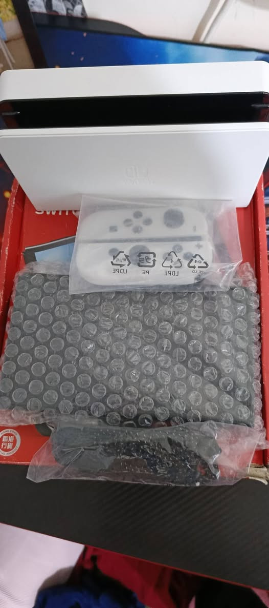 جهاز نيتندو سويج1نسخه الاولد
‏كلش نضيف الجهاز وضع الوكاله ابيعك
‏جهاز مهكر نضامين تكدر تلعب اوفلاين واون لاين مثل ماموضح بوحده من الصور يجي ويا رام سانديسك الاصلي المخصص لنيتندو ولزمه شاشه جلاتبن تفصال شاهد الله مامستخدم الا شي قليل لان جبته وماعجبتني حصرياته من الاخير واني جنت اكس بوكس ويا جويستكات تجاري مشتريهن حتى ما استخدم الاصليات+حقيبه ويا وبلنسبه للالعاب جاي انزله من الموبايل اي لعبه تعجبني والعب اذا تريد قبل لتاخذه اخليلك العابك كلشي موضح بلكلام اضن وبل صور ماله داعي تطب تكلبه تحقيق وتعبني اريد مراوي بجهاز ثاني او حتى لو محمول بس غير نيتندو واذا جهاز زين انطي فرق بسيط مكاني ناصريه وتوصيل عندي


**إذا كنت صاحب هذا الإعلان وتريد حذفه لأي سبب، رجاءا أرسل رسالة إلى الدعم الفني**