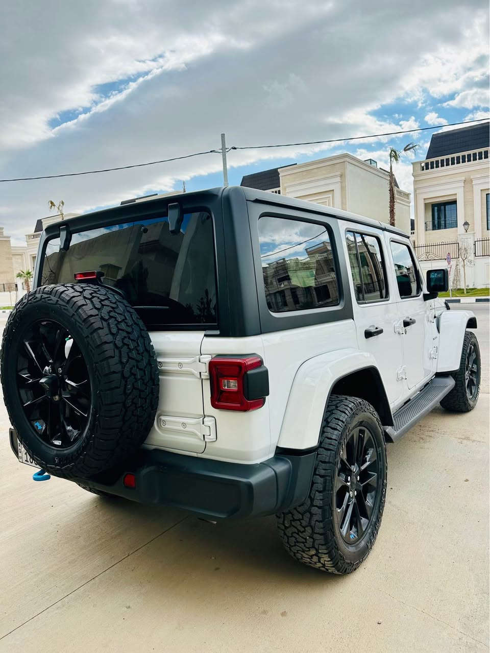 jeeb wranglar sahara 4xe
2023/ 
ماشى35 الف
سياره ٣ مودات بنزين- شحن- هايبريد
سياره كلين بى شوى  صبغ
كشنات جلد و هيتر
يفتح سقف
سياره نضيف جدا
كمليات كامل
تايرات جبلى
دعامىsrt 
سعر مناسب 
تراوس بى بس قضافى 200بيكب ٢٠٢٥
***********واتس اب أربيل, العراق
