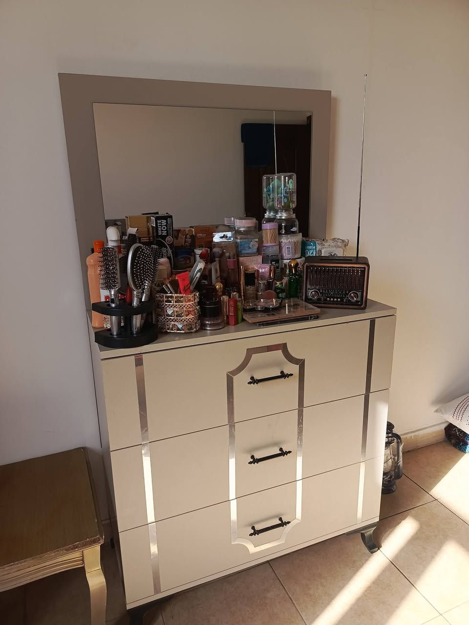 غرفة نوم تركي (٥ قطع) للبيع جديدة استخدام قليل معاها دوشگ اسفنج واتساب ***********
