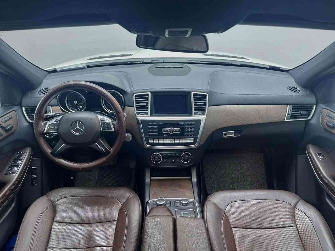 GLS 500 AMG kitt 2015 4Matic

سيارة ٧ راكب عائلية

وكالة خليجي  شركة اربيل 

ضمان دولي بصمتين بيلادي

bright castle motors iraq

موديل ٢٠١٥

ماشي ١٧٠ الف

محرك ٨ سلندر دبل توربو(V8 Twin turbo) 

************************
مواصفات 

بانوراما

رادار امامي و جانبي

 خمسة كاميرا ٣٦٠

بصمة ابواب

بابان سحب

صندوق شفط

كشنات جلد

كشنات كهرباء

كشنات تدفئة

كشنات تبريد

كشنات خزن

كشنات DVD

٣ شاشة

سيدي جنجر  Cd box

مرايا شفط

كشنات امامي و خلفي  كهرباء 

٧ راكب تحكم كهرباءي

تبريد مركزي

دبلات جبريس صاعد و نازل 

مازدات امامية ليد و عدسة

اربع نضام القيادة حسب رغبة

ستيرن تحكم 

ستيرن تدفئة

ستيرن كهرباء و خزن 

بعد هوايا مواصفات 

********************
سيارة بي قطعة و نص صبغ 

جاملغ امامي عكس سائق

و حافية البونيد
 
بدون حادث مشخوطة بسبب دراجة 

بدون حادث بدون دواخل بدون ايرباك

****************************
گیر و محرك و كهرباءي و حدادية كل مكفول بشرط

سيارة بإسمي تحويل و كالة نفس اليوم

*************************
مكان سيارة سليمانية 

سعر جوه سوق جدا مناسب 

٢٧٩ ورقة مجال بسيط

***********
