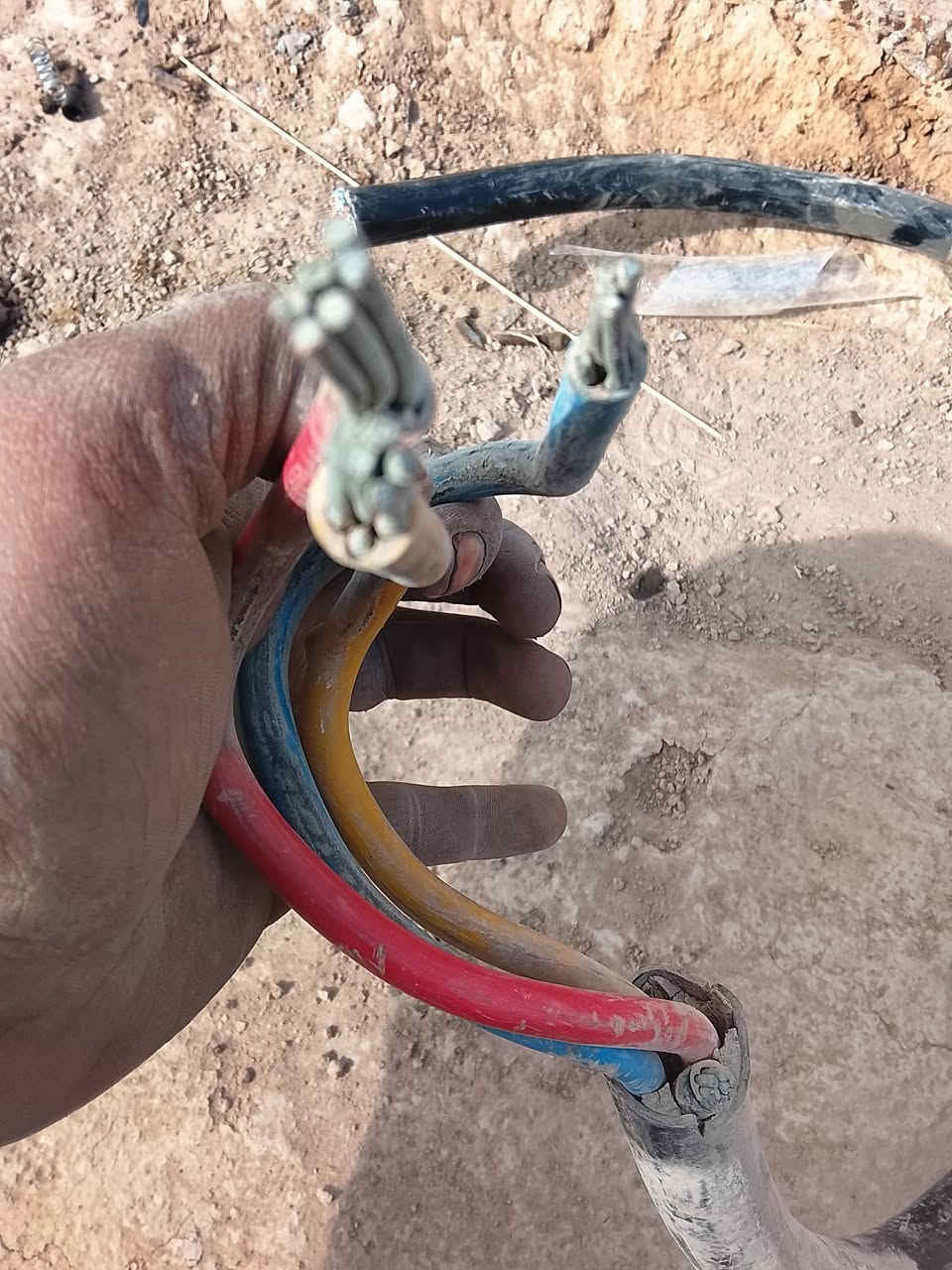 سلام عليكم كيبل للبيع 55كيلو ونحاس 88كيلو نضيف زلغ


**إذا كنت صاحب هذا الإعلان وتريد حذفه لأي سبب، رجاءا أرسل رسالة إلى الدعم الفني**