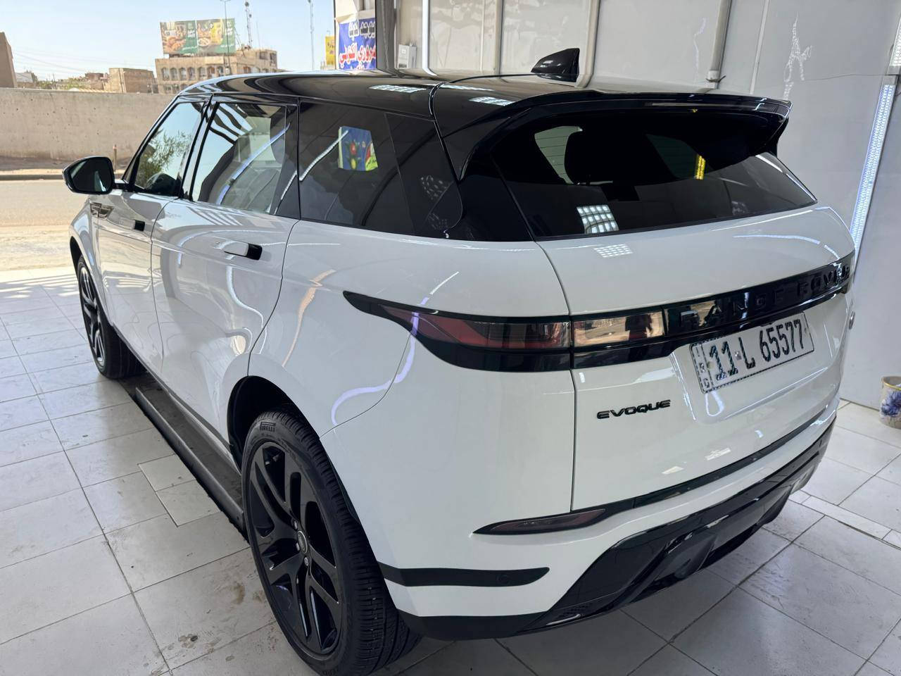 🚗 للبيع
Range Rover Evoque 2023
– رينج ايفوك 2023 وارد

🌍 المدينة –  بغداد 
•   🛣️  المسافة المقطوعة    3000 فقط 
------------------------------------------------------------ 
💰 السعر:        275  رانج   ايفوك  2023 

✅ المواصفات :

🔹 بحالة ممتازة جدًا –
🔹 وارد أمريكي 
رقم بغداد 

✔️ فتحة سقف بانوراما
✔️ مقاعد جلد فاخرة
✔️ تدفئة وتبريد للمقاعد (أمام + خلف)
✔️ دخول وتشغيل ذكي (Keyless)
✔️ شاشات وسطية متعددة تعمل باللمس
✔️ مقاعد كهربائية مع ذاكرة
✔️ باب خلفي كهربائي
✔️ نظام دفع رباعي (AWD)
✔️ كاميرات 360 درجة + حساسات أمامية وخلفية
✔️ نظام تثبيت سرعة ذكي (Adaptive Cruise Control)
✔️ نظام المحافظة على المسار
✔️ شاشة عدادات رقمية بالكامل
✔️ إضاءة LED أمامية وخلفية
✔️ نظام صوتي فاخر
✔️ شحن لاسلكي للموبايل
✔️ منافذ USB متعددة
✔️ نظام ملاحة (GPS)
✔️ وضعيات قيادة متعددة (Terrain Response)
✔️ نظام فرامل طوارئ تلقائي
✔️ مراقبة النقطة العمياء
🛠️ ملاحظة:
نظيفه جدا  سياره فقط.تبديل داعاميه امامي وربع جاملغ فيه فقط.
لاستفسار وات ساب او اتصال ***********
