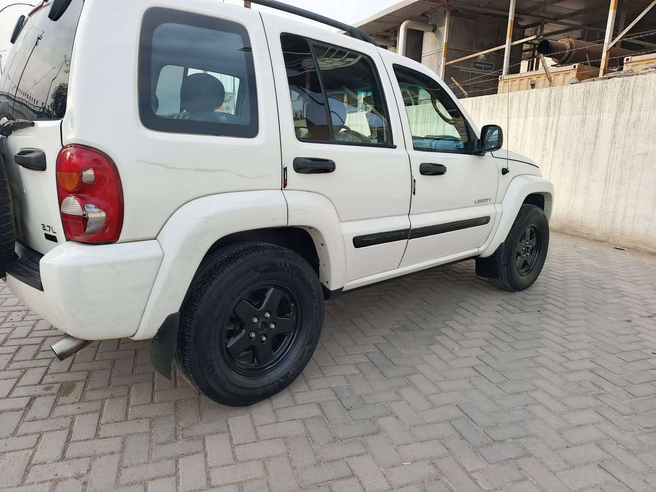 السلام. عليكم.
سياره.. جيب.ليبرتي . مديل..2004.. رقم قادسيه..سنويه.2027.
مشروع. وطني.. مكفوله. من ضربه. وصبغ. 
مكينه.و.كير..في.فيتي.3000 حاويه شرط .. حداديه خلفيه واماميه. جديده. تخم تاير. جديد.  ويل كب بلادي.. كهربائيات كله شغاله..تبريد ثلج...سياره. جديده.. شرط الف ما تخسر عليها... رايدها. ب.63.وبيه مجال للشراي.  مكاني كربلاء. وهذا. رقمي
‏‪***********‬‏
***********
