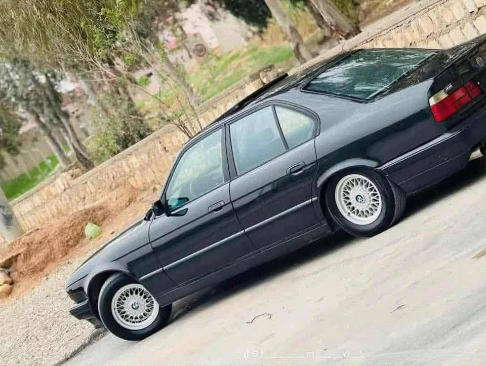 السلام عليكم بي ام للبيع موديل 1993 حجم 525 اصل مابيها اي ضرر صبغ جمالية فقط سنوية جديده دفتر بانزين السيارة باسمي الجناي يعرف تفاصيلها من الصور السياره فول دبل ايرباك فتحه سقف كشنات جلد محرك كير خير من الله مكانها كركوك السعر 75 
***********
