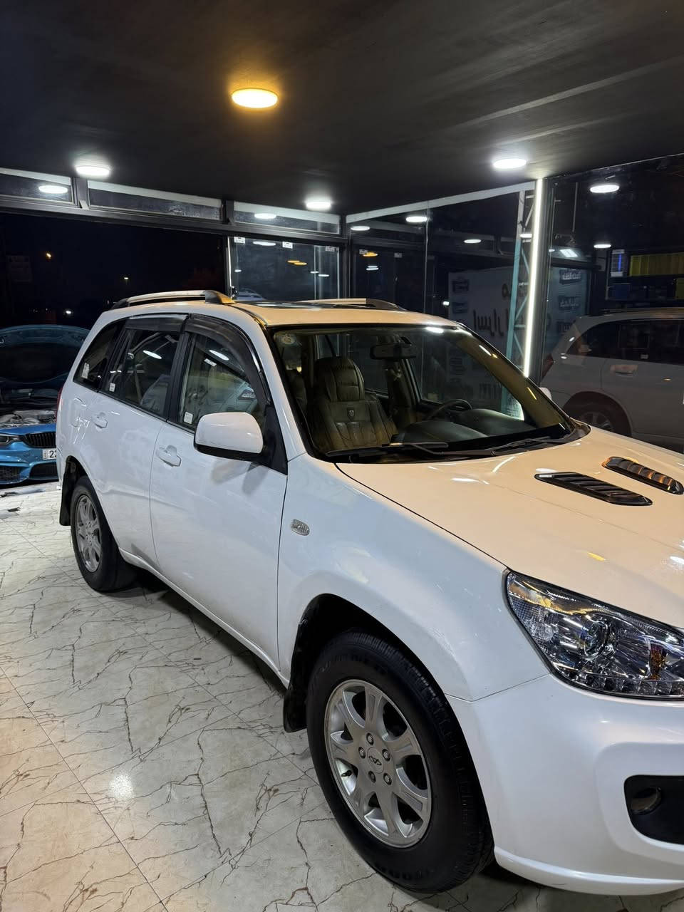 للبيع شيري تيكو 2013
السلام عليكم للبيع شيري تيكو 2013 
السيارة جاهزة من كل النواحي بدون نقص تبريد ثلج 
كير محرك خير من الله السيارة بيهة فقط باب السايق مبدل 
مكاني بغداد الكرخ 
السعر 55 
***********
