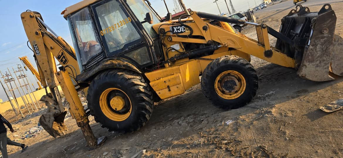 جيسي بي للبيع موديل ٩٩ كير عادي مكينه لا بخار ولا تنقيص كير خير من الله جاهز للعمل دكمه طسه كماش سلايت رقم مثنا نكليزي بسمي سنويه جديده العنوان العماره ***********وتساب
