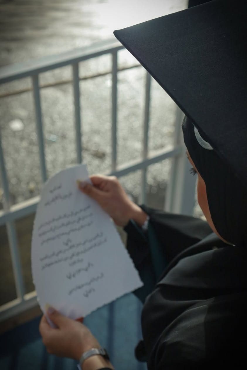 � لحظات التخرج ما تتكرر…
وفرحة الإنجاز تستاهل تنحفظ بأجمل صورة.

من جلسات التخرج بعدسة لوكس ستوديو 📸
نخلي ذكرى تخرجكم تبقى أجمل ذكرى.

الحجز مفتوح لجلسات التخرج
📩 للحجز والمعلومات راسلونا خاص هـ / ***********
