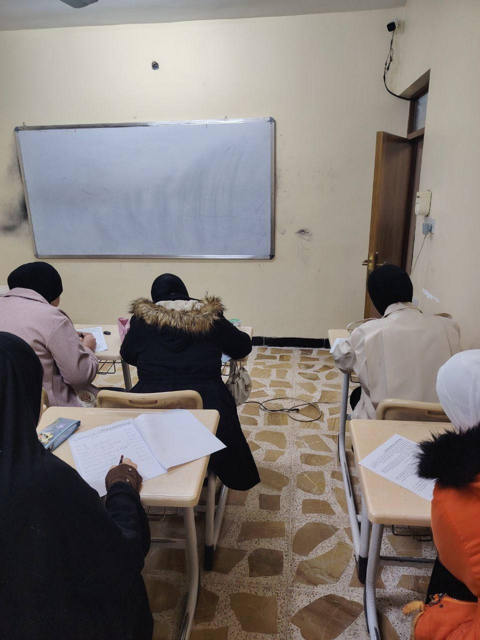 ♦️اداء امتحان نصف السنة لمادة الفيزياء
    طالبات الإستاذ (شامل خالد )سادس إعدادي 

📍 الموقع:
الموصل – الجانب الأيمن – حي 17 تموز – سايدين الاقتصاديين 

📞 للاستفسار والتسجيل:
***********
