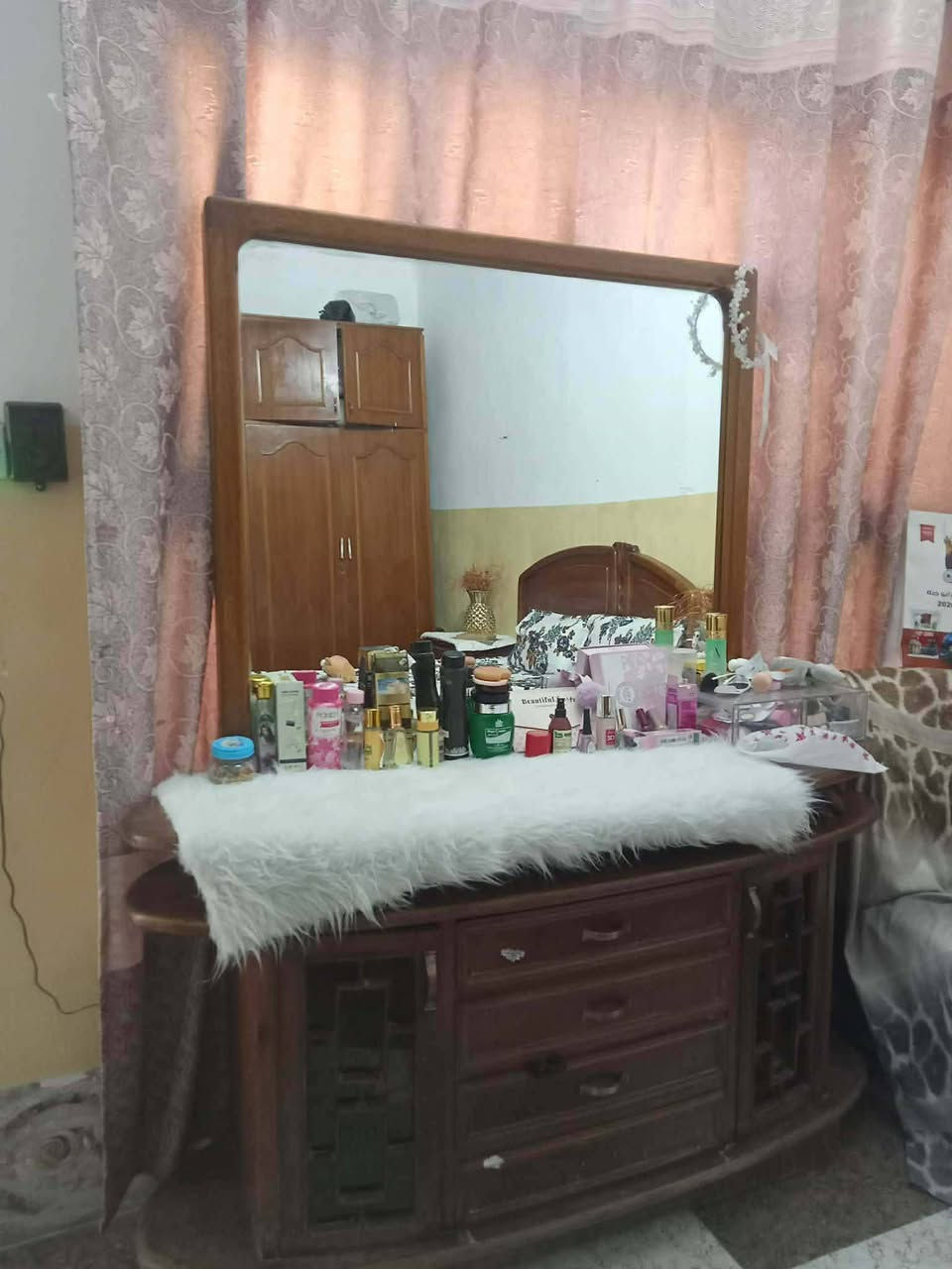 غرفة نوم للبيع خمس ابواب ملحق صاج عراقي خشب اصلي تحتاج شوي صبغ الكنتور باب الملحق الاخير ينسد بس لان فراش ف مفتوح وفصال خاص سعرها 750 وبيها مجال


**إذا كنت صاحب هذا الإعلان وتريد حذفه لأي سبب، رجاءا أرسل رسالة إلى الدعم الفني**