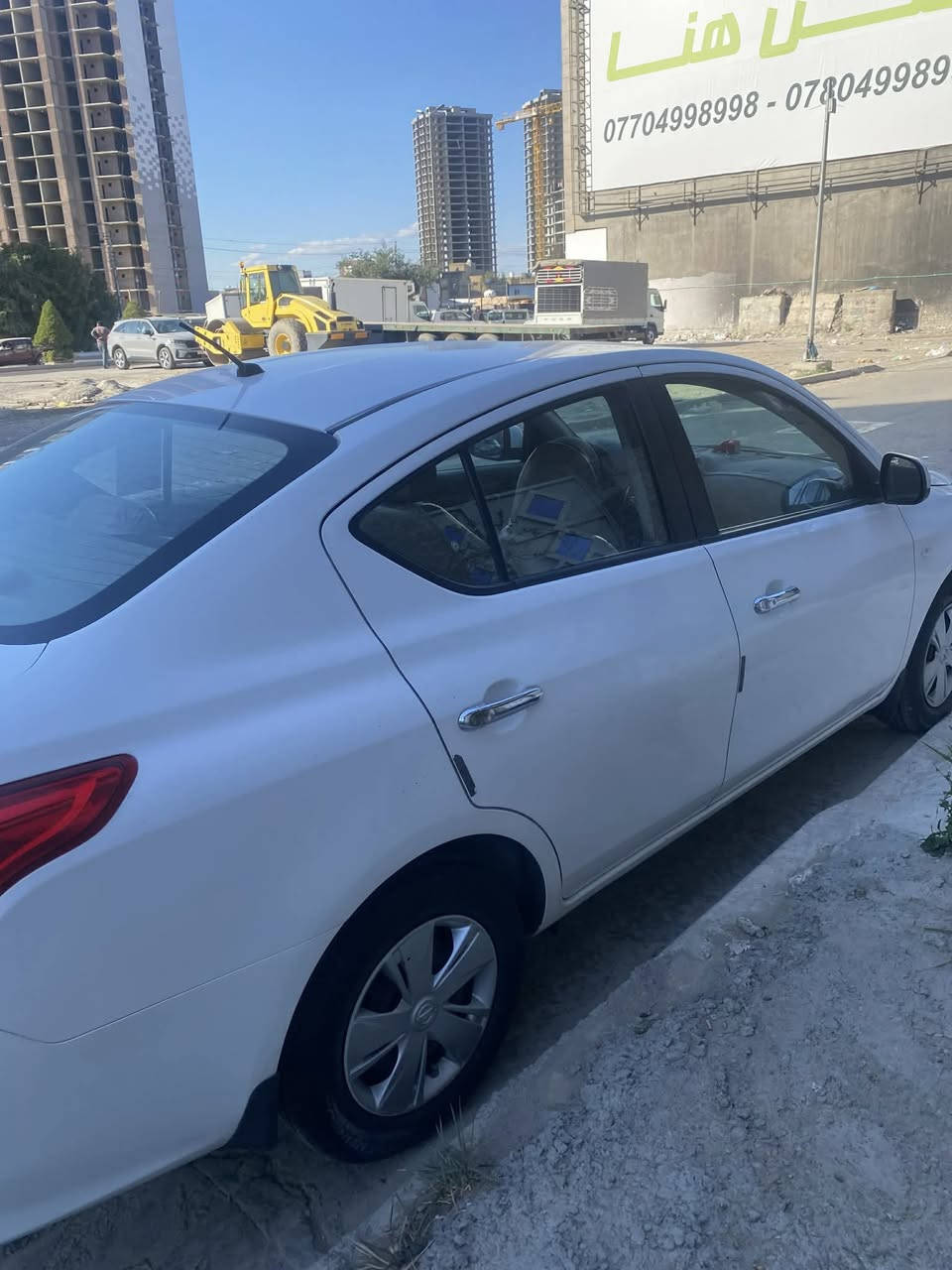 السلام عليكم
نيسان سني هندي موديل ٢٠١٩ 
محرك كير تبريد  كله مكفول هزة جديدة سنوية لل30 بيها ضربة بالتكمة الي يم السايق كما موضح بالصورة وبارد  قليل بالباب خلف السائق سيارة نظيفة  واستخدام البيت سعرها ١٠٢$ وبيها مجال مكاني بغداد حي العدل رقم الهاتف   ***********
