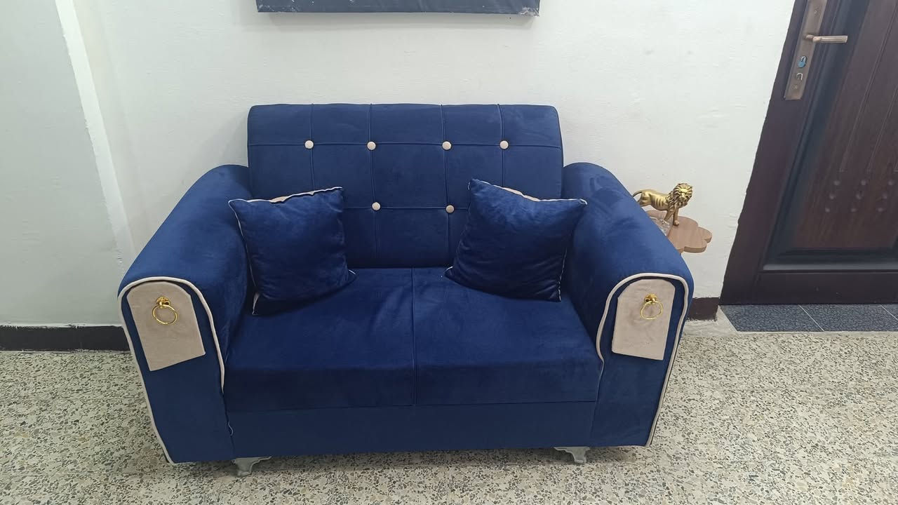 السلام عليكم غراض للبيع تخم 10 مقاعد مع طبله وسطيه وكوشات وبردات 5 قطعو وثنين تول مبرده جنرال طلبلات ميز مكتبي 
التخم سعره 300 قفل شغل معمل
البردات سعرها 100 قفل جديده كلش ساده
مبرده سعرها 150 قفل جديده كلش
الطبلات سعرهن 25 قفل 
ميز مكتبي جديد كلش 150 جديد
العنوان بغداد حي العامل للتواصل *********** بي واتساب
