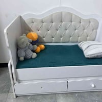 سرير • أثاث • غرفة نوم