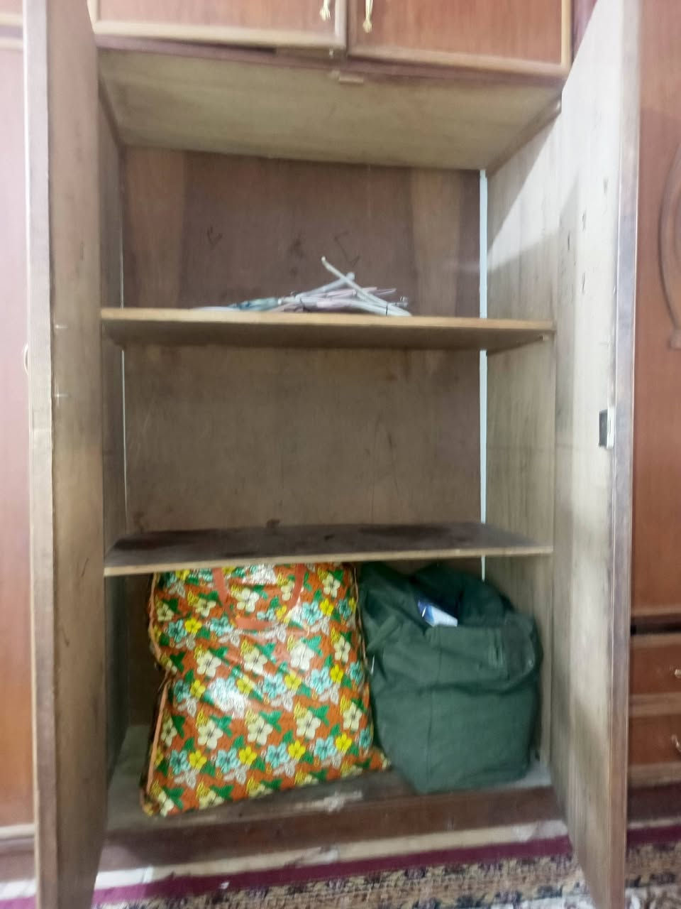 سلام عليكم كنتور صاج قوي ابو الدنك 6 بيبان ملحقات 2 كل خانه بابين و4 جرارات كل ثنين وحد  للبيع سعره 150 نهايته المكان ابو دشير ‏‪***********‬‏
