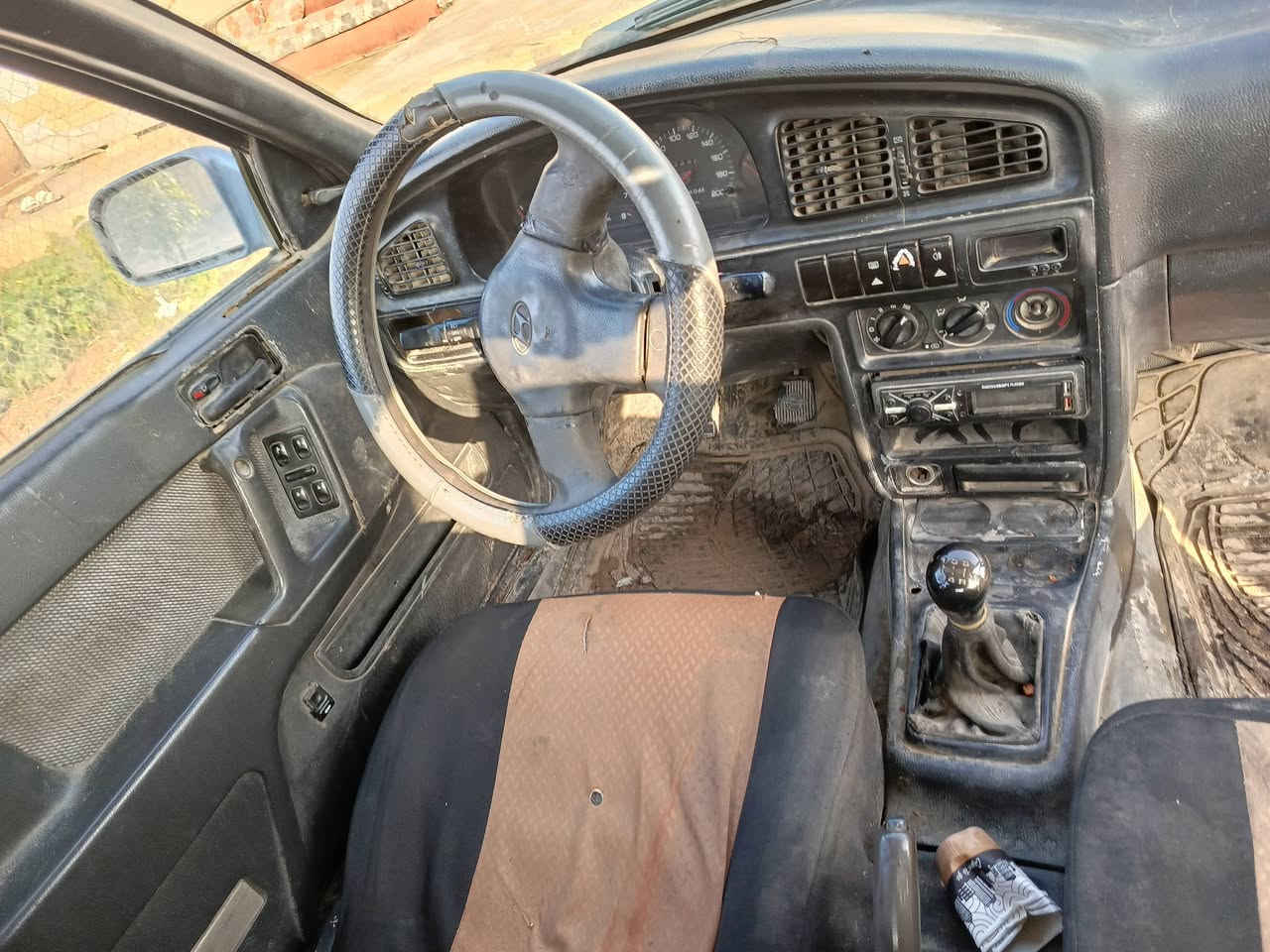 سياره هونداي النترا 93 كابون بانزين بي سعر 15 ابيع قصد نقد شون ما تريد ابيعلك سياره تدفئه  بيه نار او نضيفه كدام العين ***********
