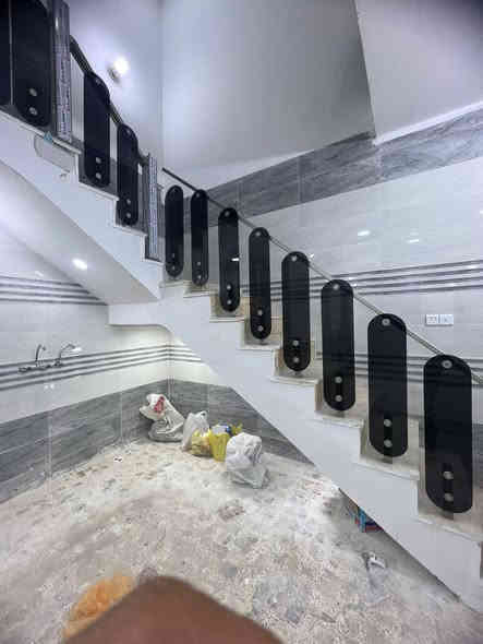 السلام عليكم بيت البيع مساحه 100متر طابقين البيت زعفرانيه نهايت أربع شوارع ستفسار على رقم فقط ***********
