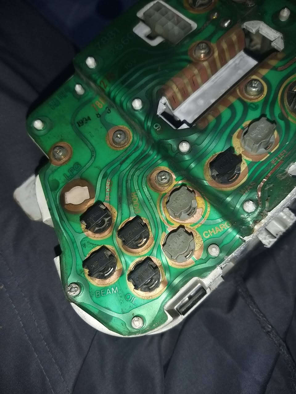 غراض اسبرو بلموصل وعندي ترهيم بطاين مال سايبة توصيل ما عندي تريد انت ادز ويا سواق الخط التواصل*********** حاضر
