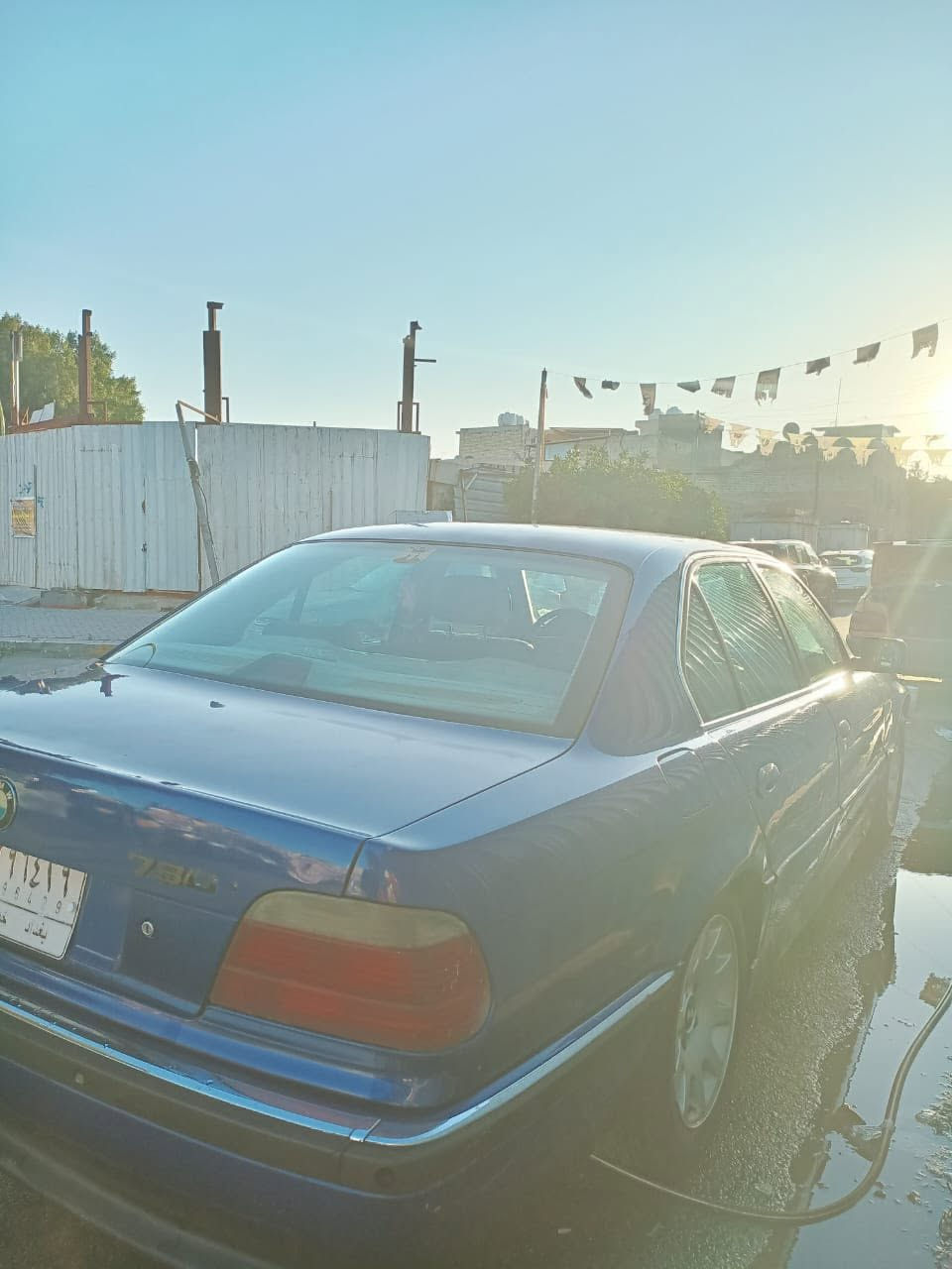 السلام عليكم 
بي ام 730 موديل 1995 كاسحه
السياره مثل ما موضح بالصورة نصبتها حلوه السياره كير مكينه حداديه خير من الله 
مصبوغه عام للجماليه بدون حادث 
تبريد شغال وبيها لواحض بصيطه نتفاهم عليهن اني والشراي
غرفتها جلد والصور كدامكم 
معروضه ب75 وبيها مجال للشراي شرط التحويل 
***********
