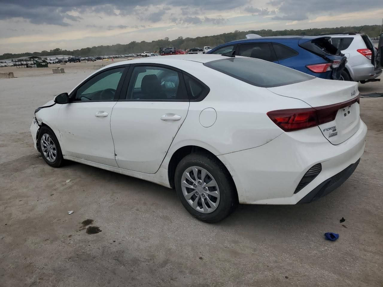 السلام عليكم فورتي ٢٤ 
موجوده بالأردن 
السعر ١٠٠ وبيها مجال 
تشتغل وتمشي 
تدخل حره او ذوي الشهداء 
للتواصل ***********
